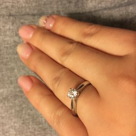 【エクセルコダイヤモンド(EXELCO DIAMOND)の口コミ】 真横からダイヤの先端まで見えるリングのデザインに一目惚れしました。ツ…