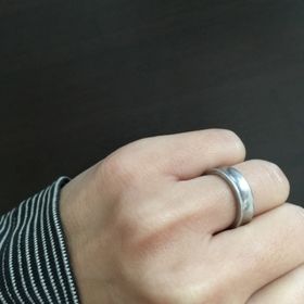 【ケイウノ ブライダル(K.UNO BRIDAL)の口コミ】 とにかくシンプルなものを探していましたが、どれも華奢な細いものが多く…