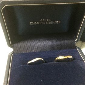 【銀座ダイヤモンドシライシの口コミ】 たくさんあるデザインから選ぶのはとても時間がかかり大変でしたが、デザ…