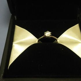 【エクセルコダイヤモンド(EXELCO DIAMOND)の口コミ】 いろいろ迷いましたが、主張しすぎない華奢でシンプルなデザインにひかれ…