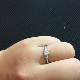 【ROYAL ASSCHER(ロイヤル・アッシャー)の口コミ】 プロポーズ時に同じ高島屋で購入したハーフエタニティの指輪をもらいまし…