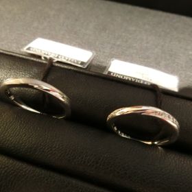 【エクセルコダイヤモンド(EXELCO DIAMOND)の口コミ】 デザインと指輪の意味が気に入りました。
同じようなデザインのものもあり…