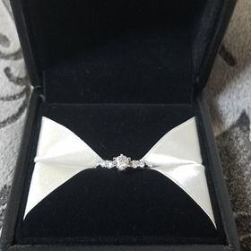 【エクセルコダイヤモンド(EXELCO DIAMOND)の口コミ】 婚約指輪、結婚指輪を彼と一緒に探しました。
３件回ってかなり悩みました…