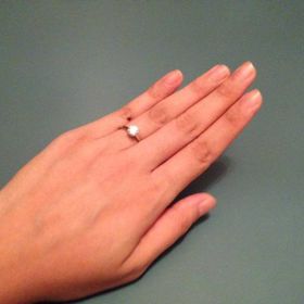 【デビアス(DE BEERS)の口コミ】 普段でも結婚指輪と重ね付けしたするつもりだったので、結婚指輪との相性…