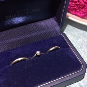 【銀座ダイヤモンドシライシの口コミ】 3つで予算50万円のセットリングで探していました。空から降り注ぐ光に向か…