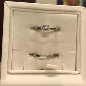 【俄(にわか)の口コミ】 結婚指輪と婚約指輪を重ね付けして使えるものがいいと思い、ネットで俄の…