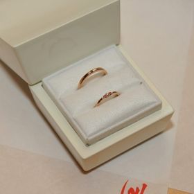 【LUCIE(ルシエ)の口コミ】 もともとは姉妹店の俄の指輪を検討していました。
しかし、ピンとくるもの…