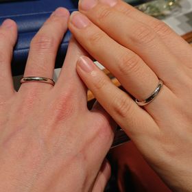 【銀座ダイヤモンドシライシの口コミ】 二人ともシンプルなデザインが好きだから、ストレートシンプルなメレダイ…