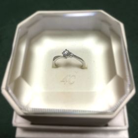【4℃ BRIDAL(ヨンドシーブライダル)の口コミ】 当初は指輪の下見のつもりだったのですが、こちらのデザインに一目惚れし…