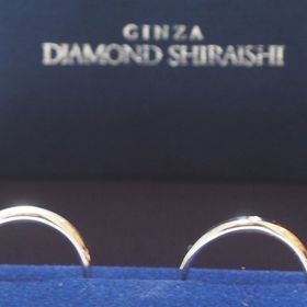 【銀座ダイヤモンドシライシの口コミ】 婚約指輪を購入していなかったため、ダイヤがついているものがいいと思っ…