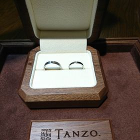 【TANZO.(鍛造指輪)の口コミ】 ブランド物には全く興味がなかったため、鍛造という作り方でできる指輪の…