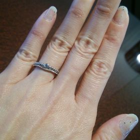 【JEWELRY  KAMATA(ジュエリーかまた)の口コミ】 細い指輪を重ね付けしたようなデザインがとてもおしゃれで気に入った。石…