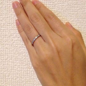 【ROYAL ASSCHER(ロイヤル・アッシャー)の口コミ】 婚約指輪をダイヤではない誕生石のものにしたので、結婚指輪はダイヤのつ…