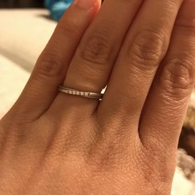 【4℃ BRIDAL(ヨンドシーブライダル)の口コミ】 ダイヤがポイントで入っているところが気に入って購入しました。また、少…