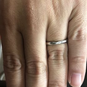 【ティファニー(Tiffany & Co.)の口コミ】 シンプルなデザインの中にも高級感を感じたところ。男性用はダイヤを入れ…