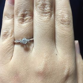 【TASAKI(タサキ)の口コミ】 元々、立て爪デザインは好きではなくて、
サイドストーン付きの指輪を探し…