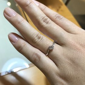 【Aroode(アローデ)】の口コミ デザインが今流行りの小ぶりながらダイヤがはえるデザインなのが気になりま...