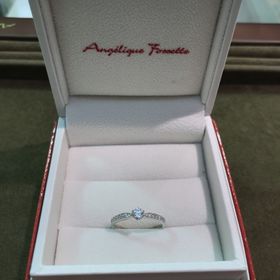 【アンジェリックフォセッテ(Angelique Fossette)の口コミ】 ダイヤモンドの品質にもこだわったのでより綺麗に目立つもの、また普段使…
