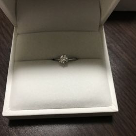 【Mr.MONDIAM & Ms.APHRODITE(ミスターモンディアムアンドミスアフロディーテ)の口コミ】 予算内でダイヤモンドの形や大きさ、輝きなど総合的に評価して決めました…