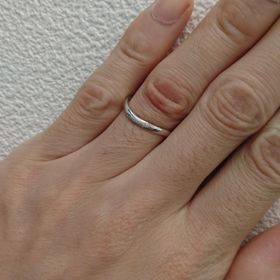 【JEWELRY  KAMATA(ジュエリーかまた)の口コミ】 シンプルかつ曲線美の美しいデザインで、着けていても飽きのこない存在感…