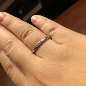 【canal4℃(カナルヨンドシー)の口コミ】 最初は主人と同じくシンプルな指輪にしようと思っていたのですが、お店の…