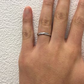 【JEWELRY  KAMATA(ジュエリーかまた)の口コミ】 シンプルなデザインが気に入りました。
艶消し加工や内側に石を入れること…