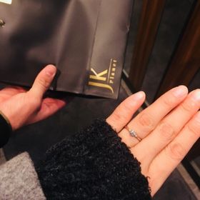 【BAUM(バーム)の口コミ】 彼女の探しているデザインに近いものを、店員さんに探していただいて決め…