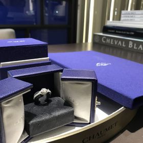 【ショーメ(CHAUMET)の口コミ】 ネットで探したときに、華やかでお花のようにも見えるデザインに一目惚れ…