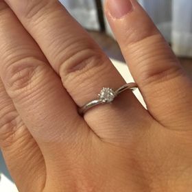 【canal4℃(カナルヨンドシー)の口コミ】 婚約指輪は主人が一人で買いに行って選んでくれたものなので、決め手とい…