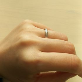 【アイプリモ(I-PRIMO)の口コミ】 ダイヤモンドがあることで寂しくないデザインだと思いました。日常的につ…