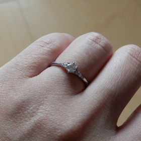 【Disney Cinderella(ディズニー シンデレラ)の口コミ】 ディズニーが好きだったので、店頭で見つけて一目ぼれしました。
繊細なデ…