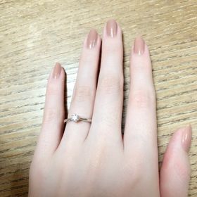 【ラザール ダイヤモンド(LAZARE DIAMOND)の口コミ】 ダイヤモンドの一石タイプを探しており、そのタイプをいろいろ見せていた…