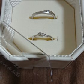 【4℃ BRIDAL(ヨンドシーブライダル)の口コミ】 結婚指輪は装飾のないシンプルなデザインのものを探していましたが、実際…
