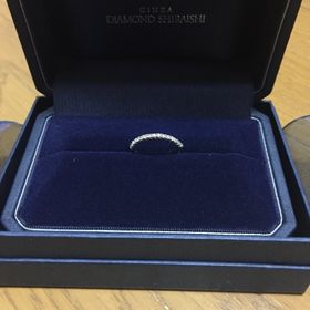【銀座ダイヤモンドシライシの口コミ】 キラキラしたデザインに惹かれました。
ダイヤが入っていると、ダイヤが取…