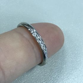 【AFFLUX(アフラックス)の口コミ】 細身でダイヤモンドが斜めに入っているデザインを探していましたが、リン…