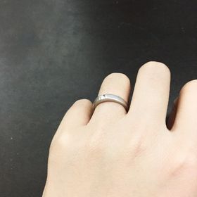 【ROYAL ASSCHER(ロイヤル・アッシャー)の口コミ】 結婚指輪であまり他では見かけないダイヤのカットが気に入りました。他の…