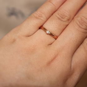 【4℃ BRIDAL(ヨンドシーブライダル)の口コミ】 指が太く短かったことが、少し近プレックスだったのですが、指を細く長く…