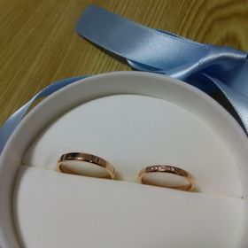 【【閉業】フラー・ジャコー(FURRER-JACOT)の口コミ】 デザインと色です。素材はピンクゴールドですが、つけてみてしっくりする…