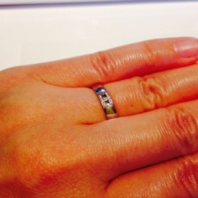 【エルメス(HERMES)の口コミ】 ２人共デザインが気に入ったのと、横幅が太い割に付けた時に違和感が無く…