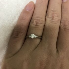 【銀座ダイヤモンドシライシの口コミ】 様々な指輪を見せていただき、どれもデザインが素敵で非常に迷いました。…