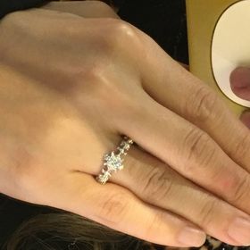 【AbHeri(アベリ)の口コミ】 ほかのブランドにはない独創的なデザインが一番の魅力でした。銀座店に立…