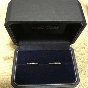 【銀座ダイヤモンドシライシの口コミ】 シンプルなデザインとダイヤモンドの輝きが決め手となり購入しました。
た…