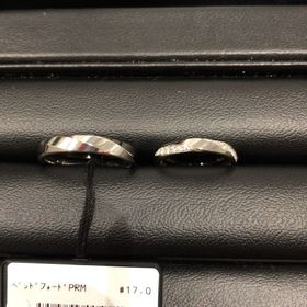 【ラザール ダイヤモンド(LAZARE DIAMOND)の口コミ】 男性は男性らしく、ごつめのデザインで、大抵の男性は気に入られるのでは…