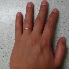 【ティファニー(Tiffany & Co.)の口コミ】 妻が「この指輪がほしいんだけど」と言ってきたのが一番の理由です。
シン…