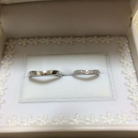 【宝寿堂(ほうじゅどう)の口コミ】 婚約指輪に合う指輪を、ということで選んでいただきました。ハーフエタニ…