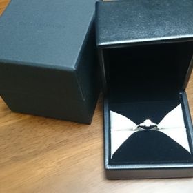 【エクセルコダイヤモンド(EXELCO DIAMOND)の口コミ】 エリザベートという種類の華やかなデザインとストーリー性に惚れ込んで決…