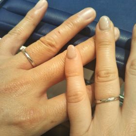 【銀座ダイヤモンドシライシの口コミ】 ストレートで斜めにダイヤモンドが入っているデザインの指輪を試着しまし…