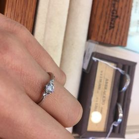 【アネリディギンザ(ANELLI DI GINZA)の口コミ】 エンゲージリングは型を決めて、その後上に乗せるダイヤなどの石を選ぶの…