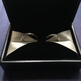 【エクセルコダイヤモンド(EXELCO DIAMOND)の口コミ】 婚約指輪とセットのリングがあったので重ね付けしても違和感なく、とても…