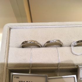 【ギンザタナカブライダル(GINZA TANAKA BRIDAL)の口コミ】 デザインがすごく素敵でした。
ストレートでシンプルながら、斜めにデザイ…